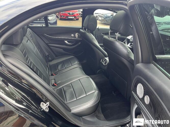 Mercedes E 220 57 interauto-car