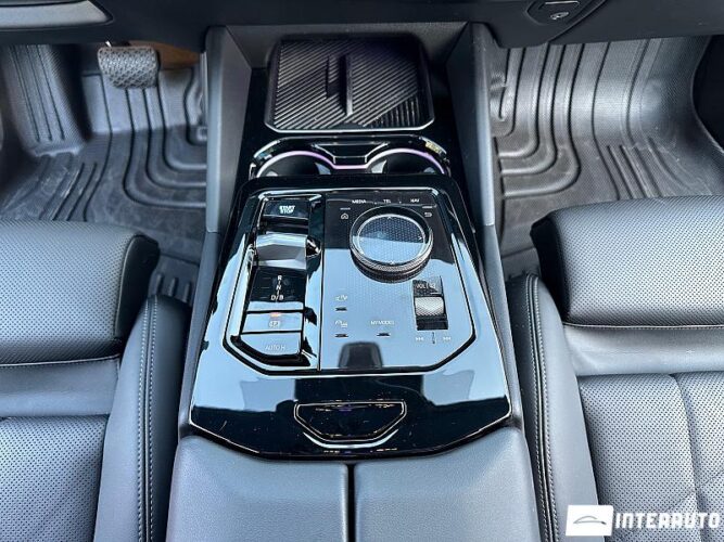 BMW i5 eDrive40 53 interauto-car