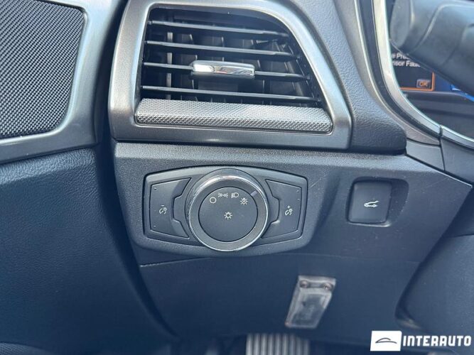 Ford Fusion 38 interauto-car