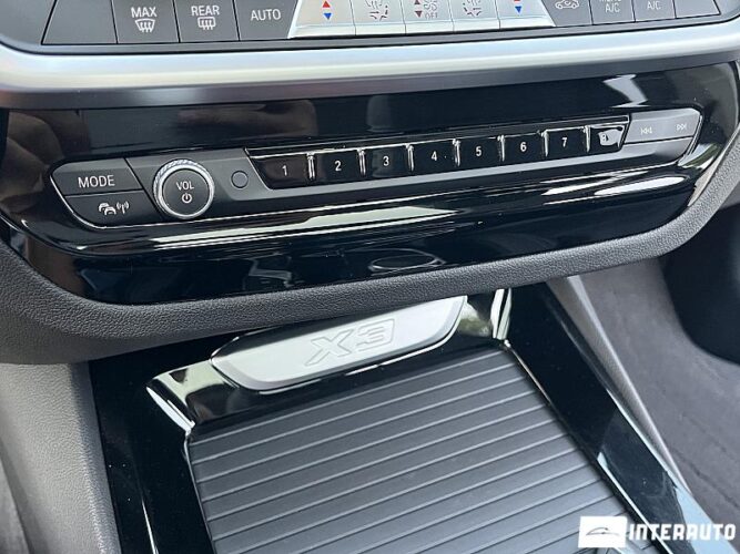 BMW X3 3.0e 43 interauto-car
