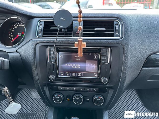 Volkswagen Jetta 41 interauto-car