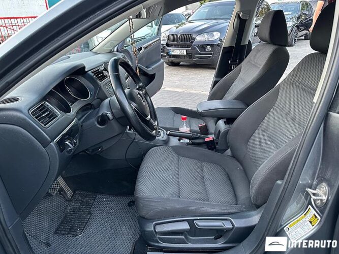 Volkswagen Jetta 33 interauto-car