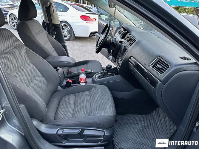 Volkswagen Jetta 34 interauto-car