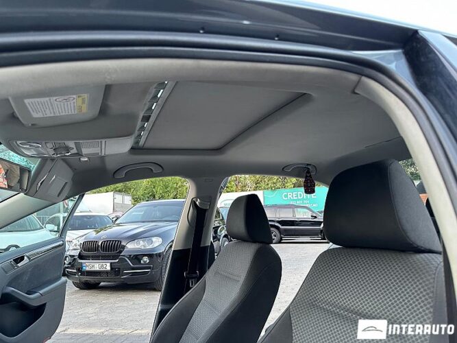 Volkswagen Jetta 37 interauto-car