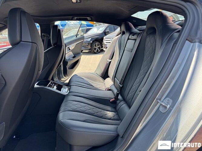 BMW M8 Competition 54 interauto-car