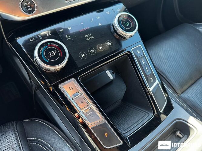 Jaguar I-Pace 39 interauto-car
