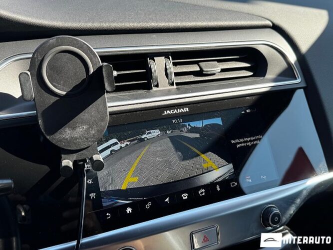 Jaguar I-Pace 38 interauto-car