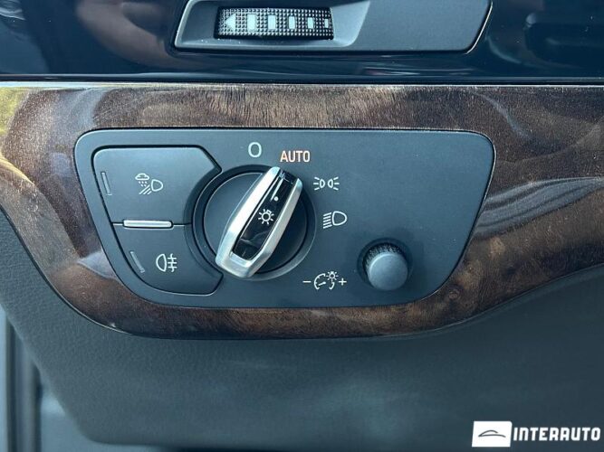 Audi Q7 40 interauto-car