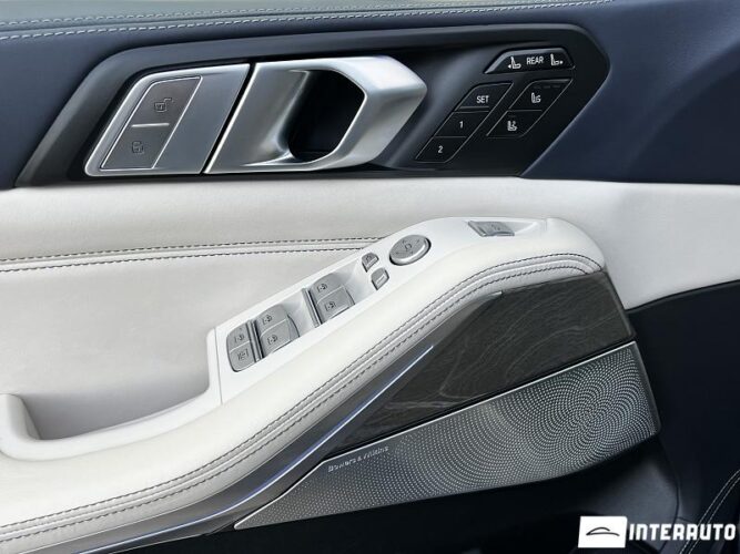 BMW X7 3.0d 67 interauto-car