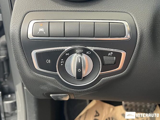 Mercedes C 300e 46 interauto-car