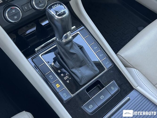Skoda Superb 48 interauto-car