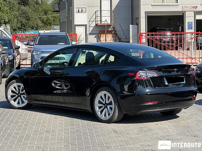 Tesla Model 3 34 interauto-car