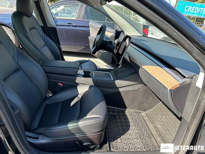Tesla Model 3 35 interauto-car
