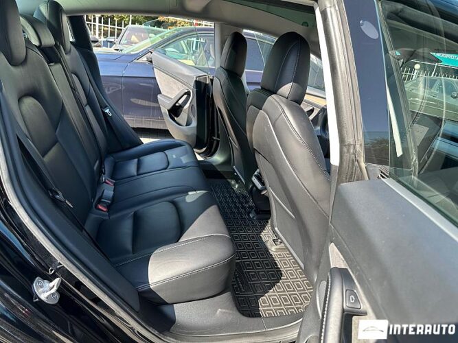 Tesla Model 3 47 interauto-car