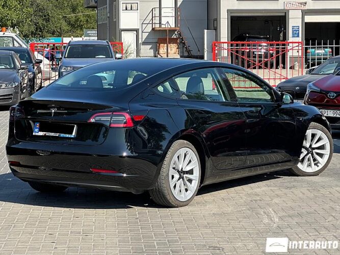 Tesla Model 3 33 interauto-car