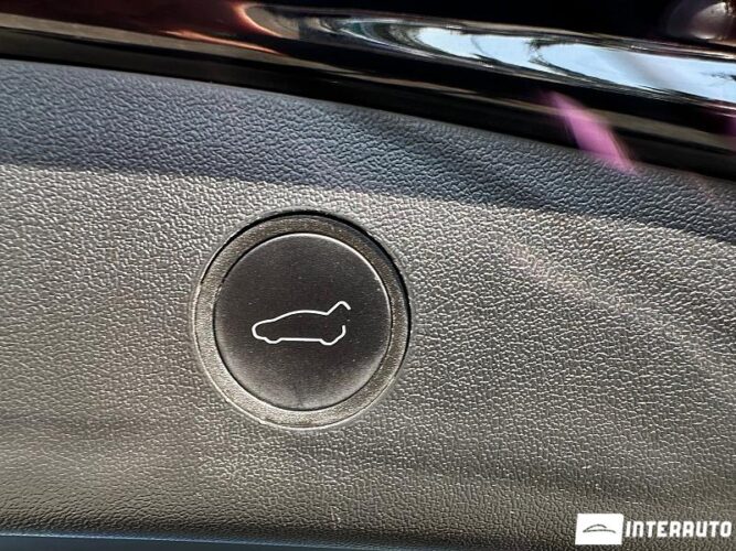 Tesla Model 3 49 interauto-car