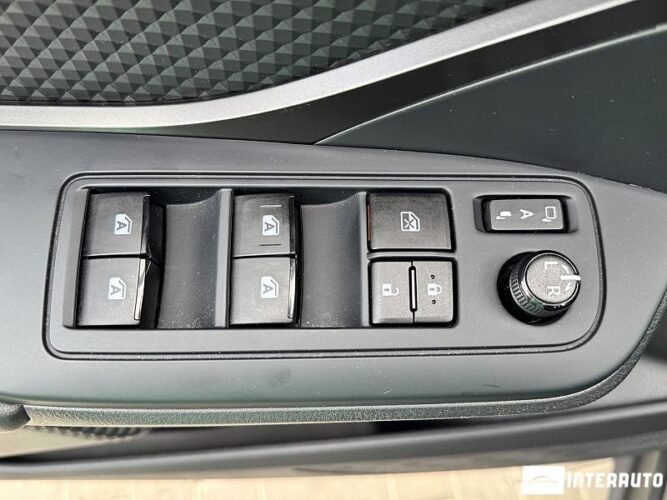 Toyota C-HR 51 interauto-car