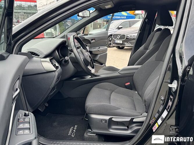 Toyota C-HR 37 interauto-car