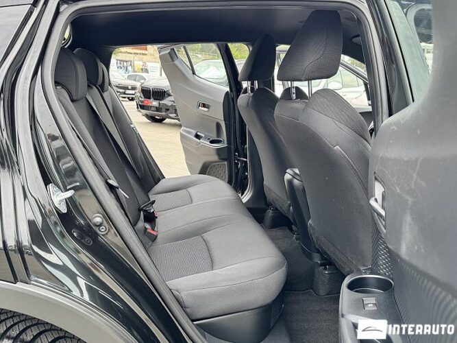 Toyota C-HR 46 interauto-car