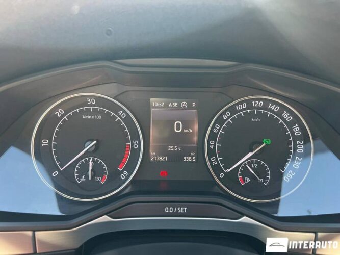 Skoda Superb 33 interauto-car