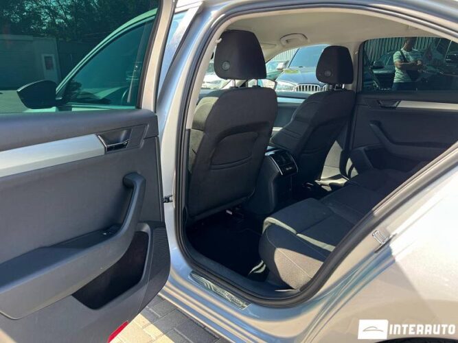 Skoda Superb 39 interauto-car