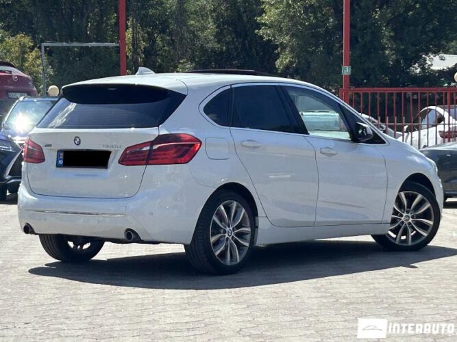 BMW 220d 33 interauto-car