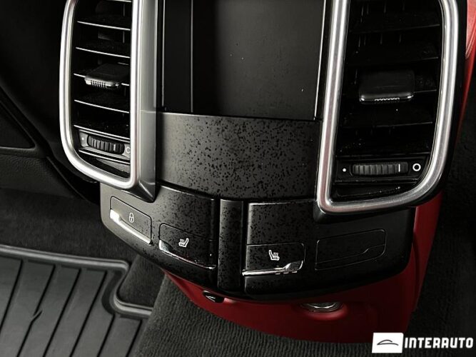 Porsche Cayenne 47 interauto-car