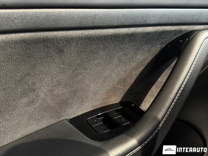 Tesla Model 3 39 interauto-car