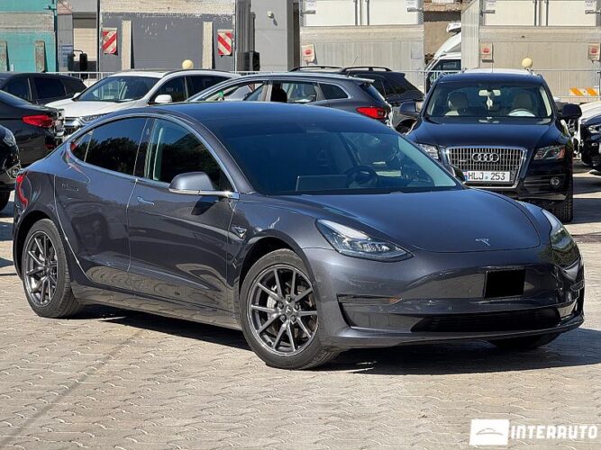 Tesla Model 3 26 interauto-car