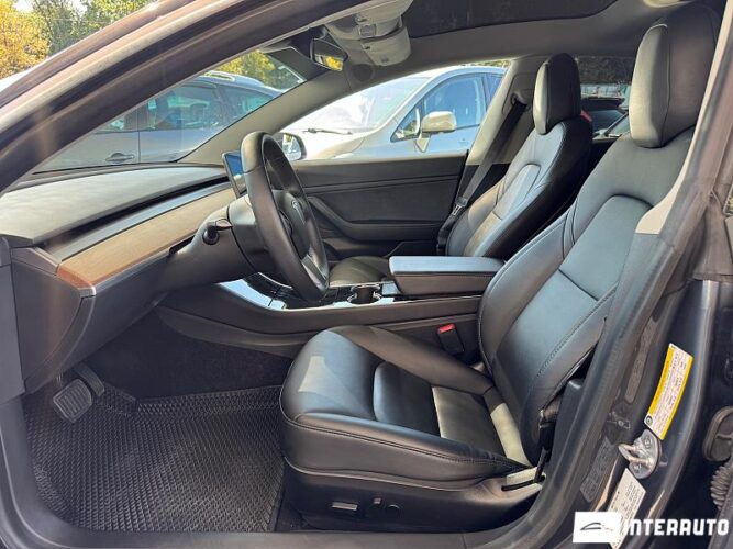 Tesla Model 3 30 interauto-car