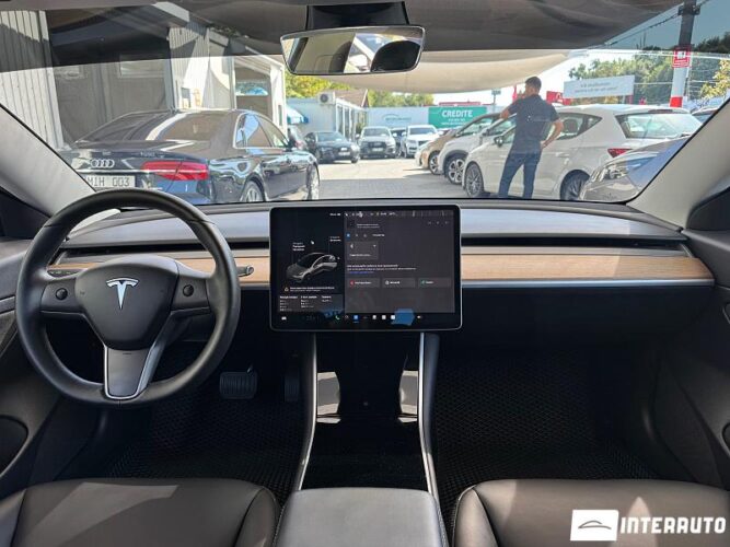 Tesla Model 3 35 interauto-car