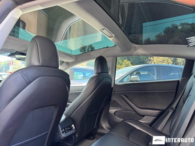 Tesla Model 3 34 interauto-car