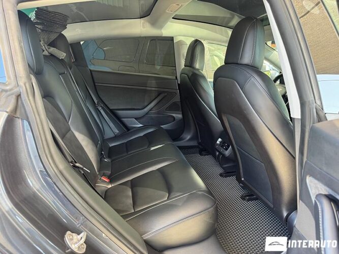 Tesla Model 3 33 interauto-car