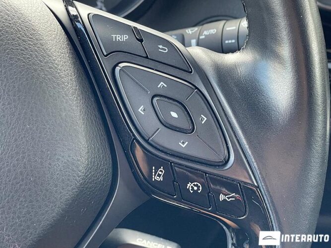 Toyota C-HR 41 interauto-car