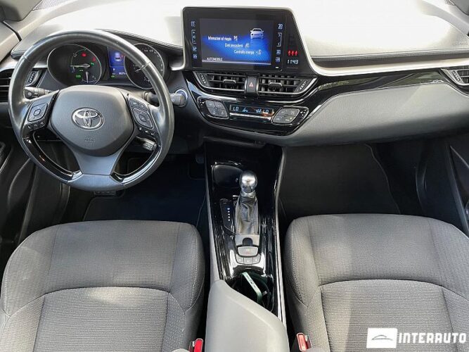 Toyota C-HR 38 interauto-car