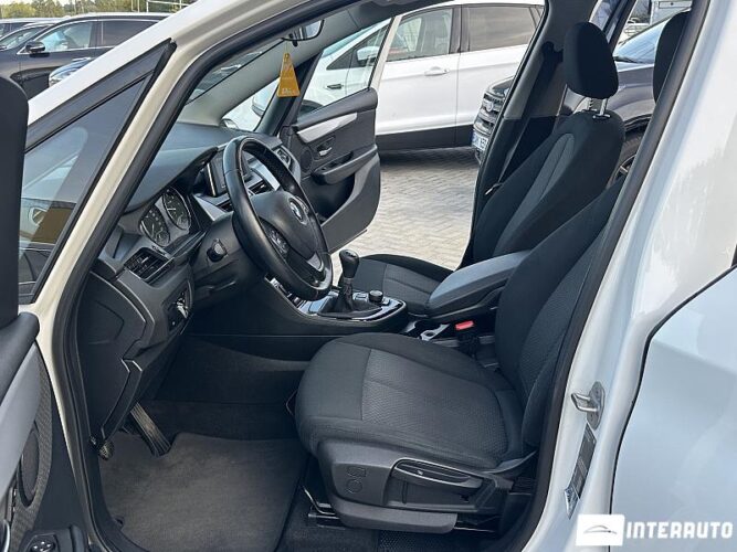 BMW 216d 33 interauto-car