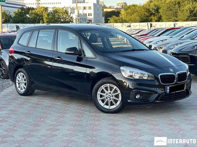 BMW 216d 33 interauto-car