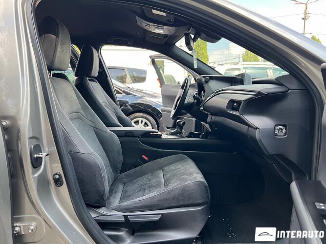 Lexus UX 250h 40 interauto-car