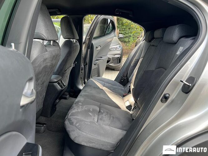 Lexus UX 250h 42 interauto-car