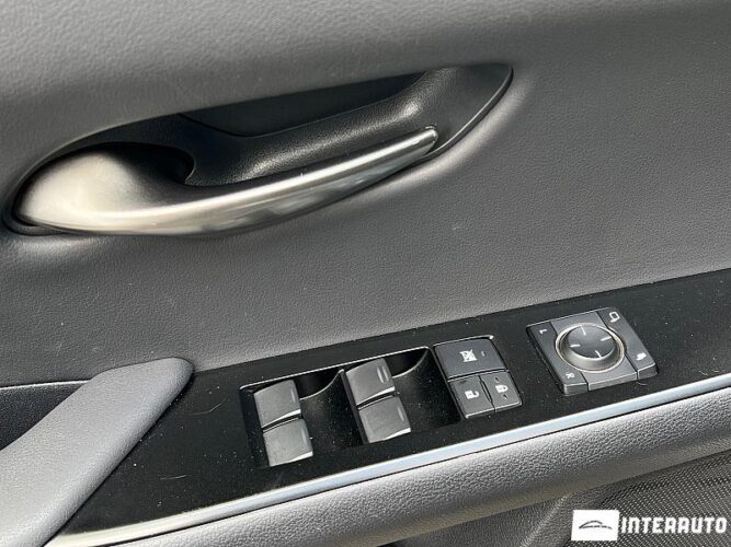 Lexus UX 250h 32 interauto-car