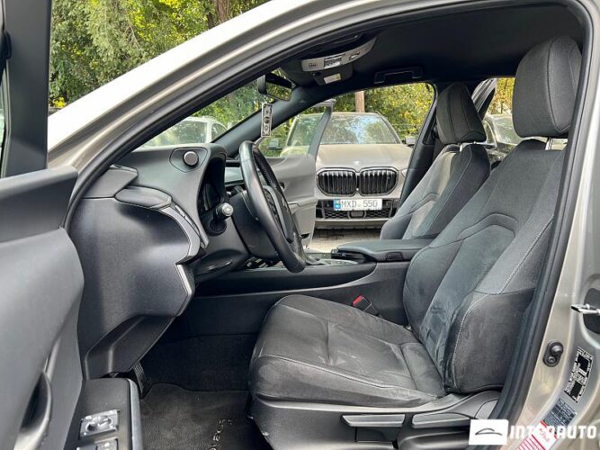 Lexus UX 250h 31 interauto-car