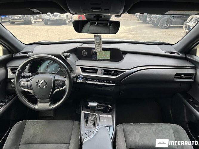 Lexus UX 250h 34 interauto-car