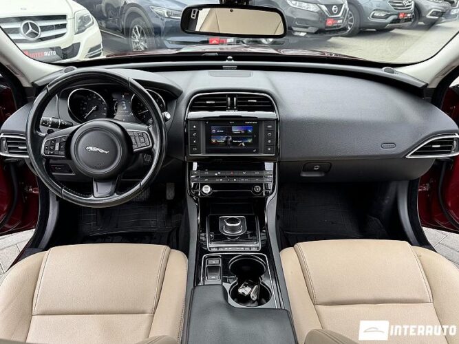 Jaguar XE 36 interauto-car