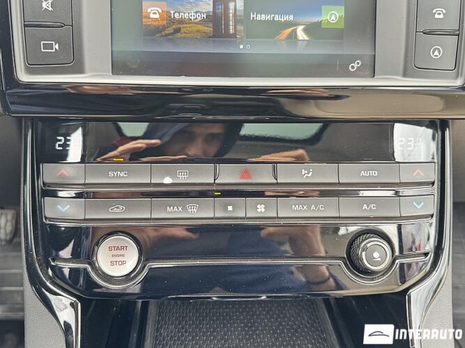 Jaguar XE 41 interauto-car