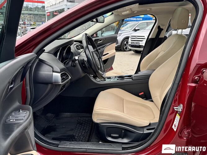 Jaguar XE 35 interauto-car