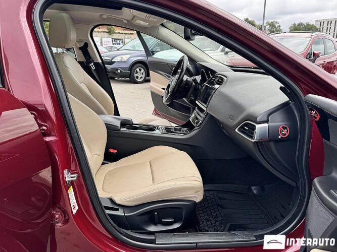 Jaguar XE 46 interauto-car