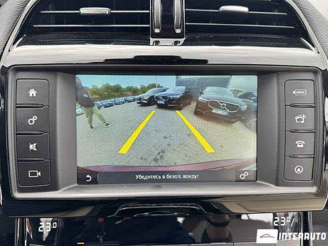 Jaguar XE 40 interauto-car