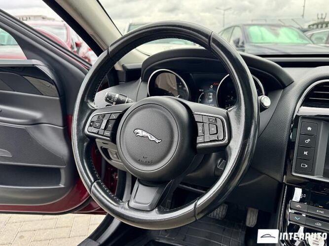 Jaguar XE 37 interauto-car