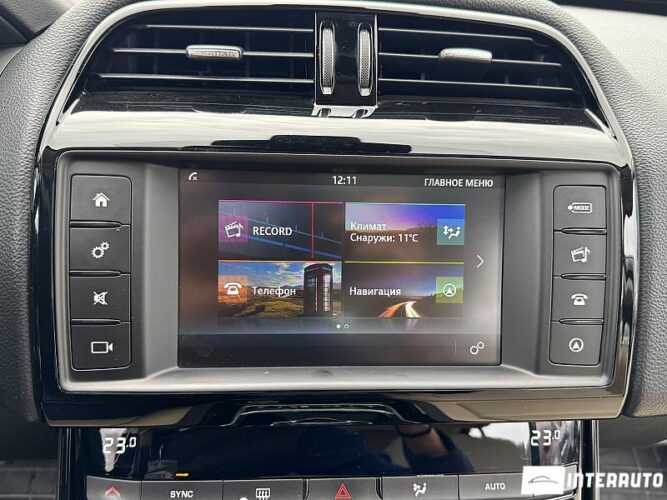 Jaguar XE 39 interauto-car