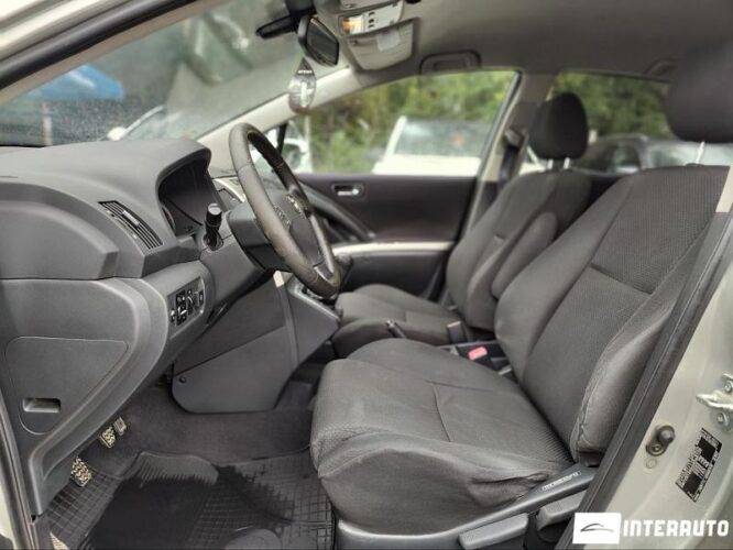 Toyota Corolla Verso 32 interauto-car